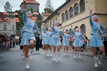 Presenetljiv odziv ob prvem dnevu praznovanja 50. Dnevov narodnih noš in oblačilne dediščine v Kamniku (30)